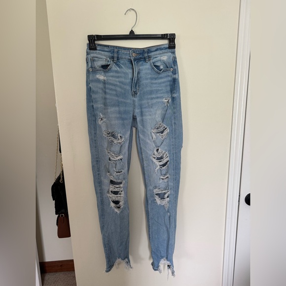 American Eagle Light Blue Distressed Mom Jeans size 4 LONG - Picture 2 of 4